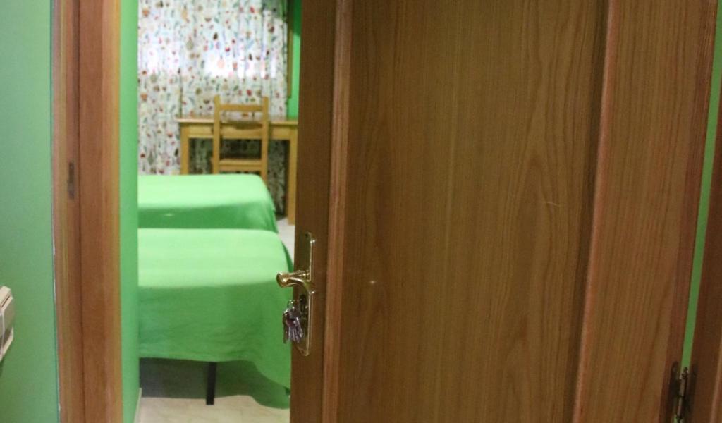 Milagro Hostal Burgales מראה חיצוני תמונה