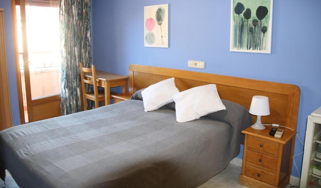Milagro Hostal Burgales מראה חיצוני תמונה