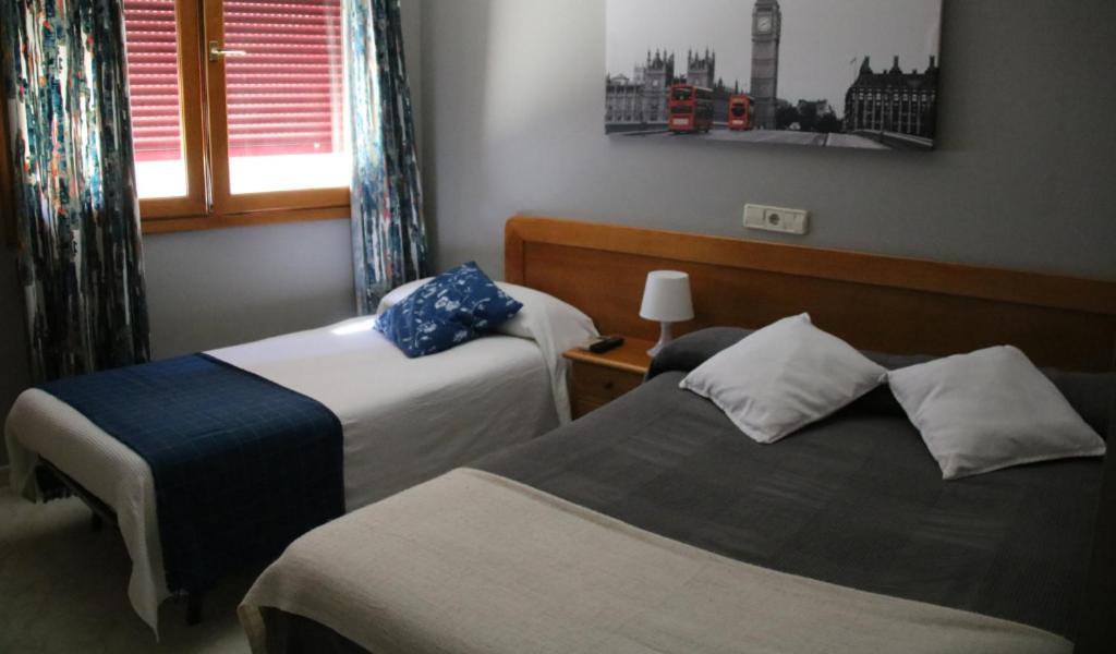 Milagro Hostal Burgales מראה חיצוני תמונה