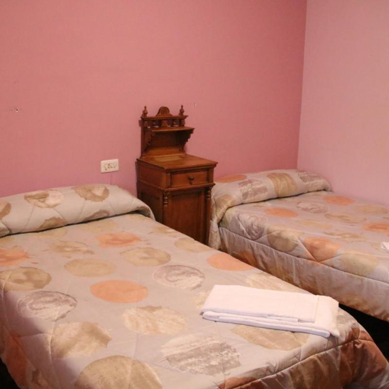 Milagro Hostal Burgales מראה חיצוני תמונה